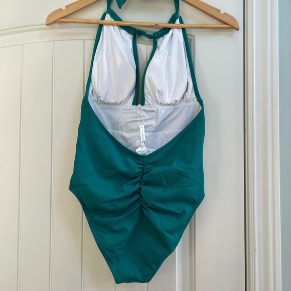 Cupshe One-Piece Halter Swimsuit NWT - Picture 4 of 5